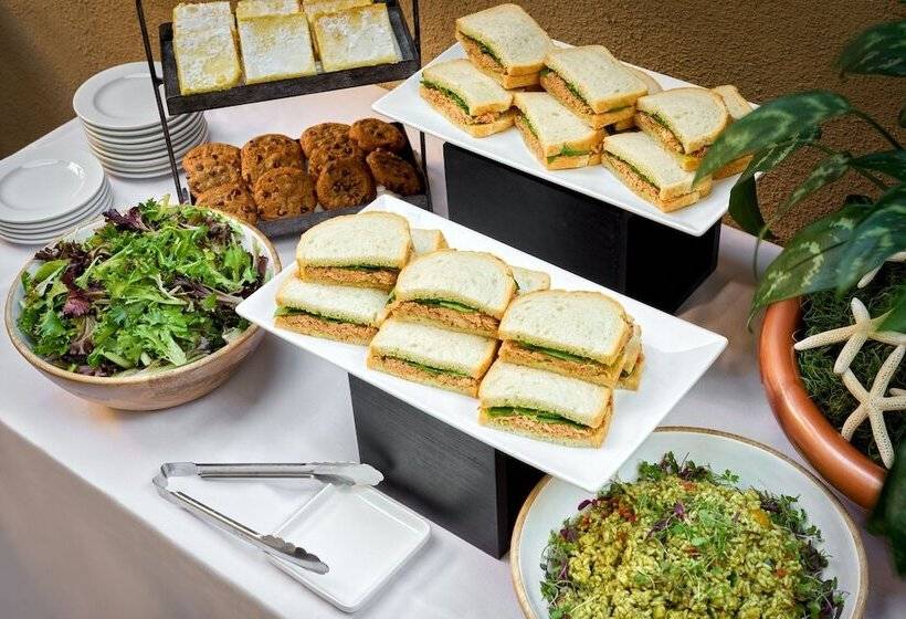 Beach House Hotel At Hermosa Beach