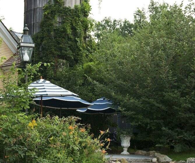 هتل The Grand At Bedford Village Inn