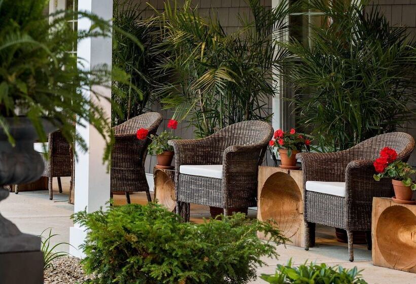 هتل The Grand At Bedford Village Inn