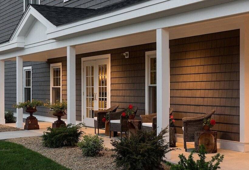 هتل The Grand At Bedford Village Inn