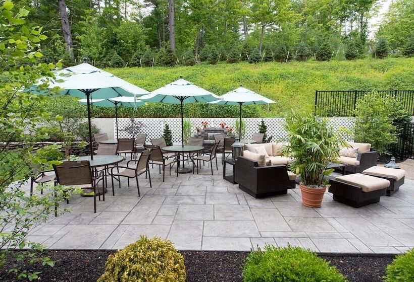 هتل The Grand At Bedford Village Inn