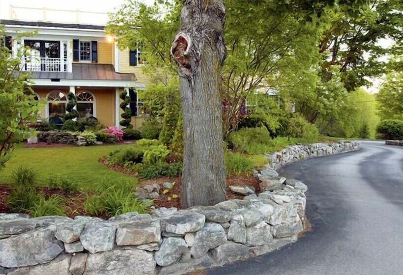 هتل The Grand At Bedford Village Inn