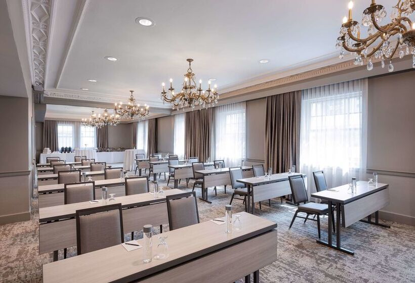 בית מלון כפרי The Benson Portland, Curio Collection By Hilton