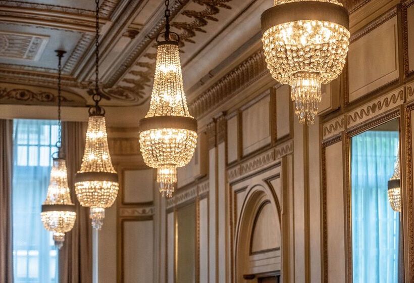 בית מלון כפרי The Benson Portland, Curio Collection By Hilton