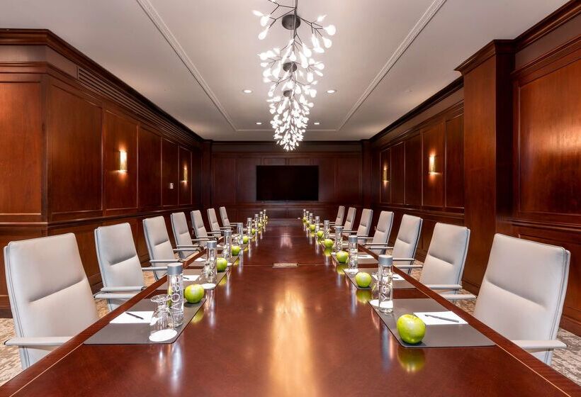 בית מלון כפרי The Benson Portland, Curio Collection By Hilton