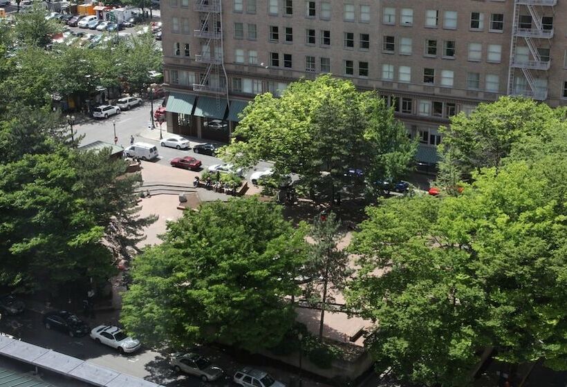 בית מלון כפרי The Benson Portland, Curio Collection By Hilton