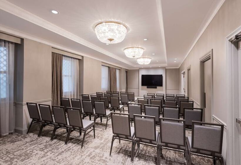 בית מלון כפרי The Benson Portland, Curio Collection By Hilton