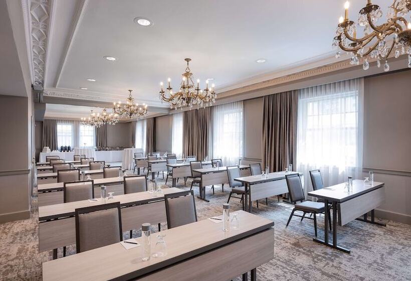 בית מלון כפרי The Benson Portland, Curio Collection By Hilton