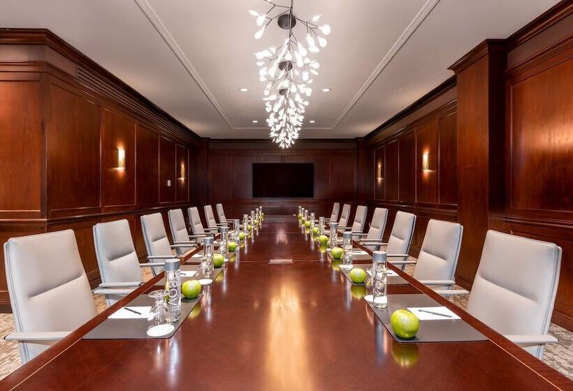 בית מלון כפרי The Benson Portland, Curio Collection By Hilton