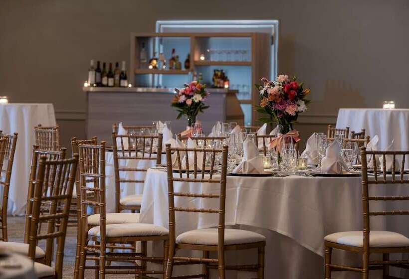 בית מלון כפרי The Benson Portland, Curio Collection By Hilton