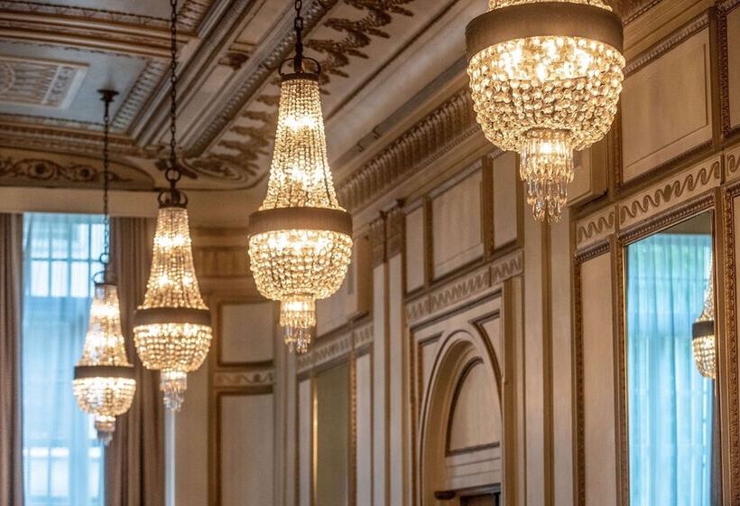 בית מלון כפרי The Benson Portland, Curio Collection By Hilton