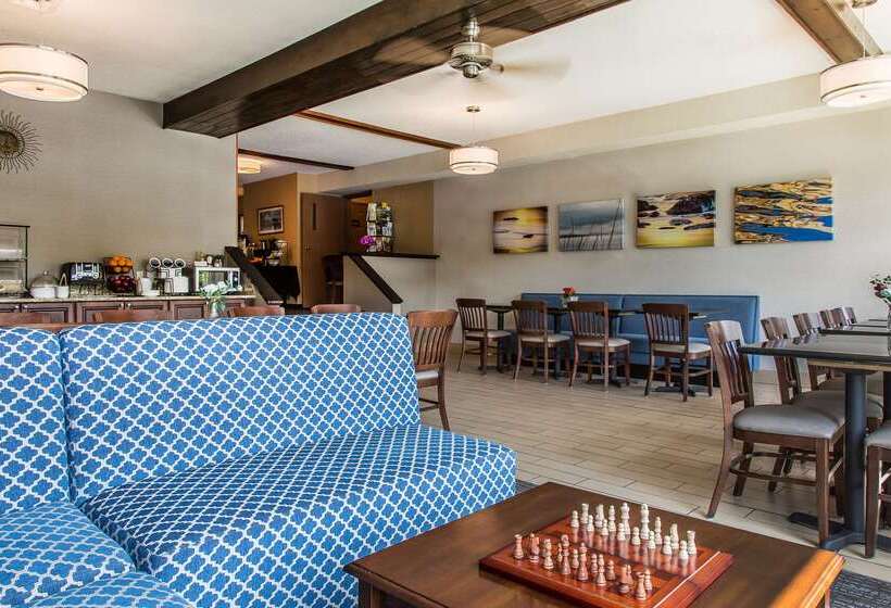 The Black Swan Lee   Lenox, Ascend Hotel Collection