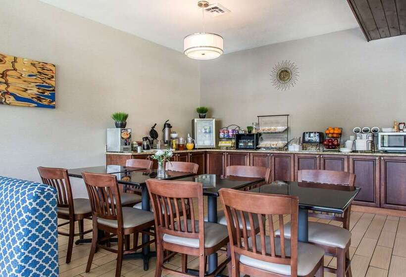 The Black Swan Lee   Lenox, Ascend Hotel Collection