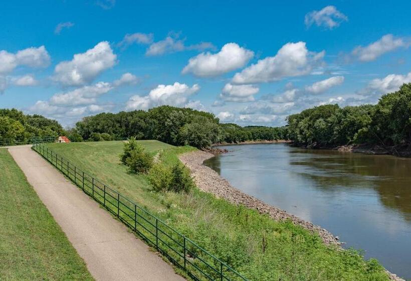 فندق Townsquare Place