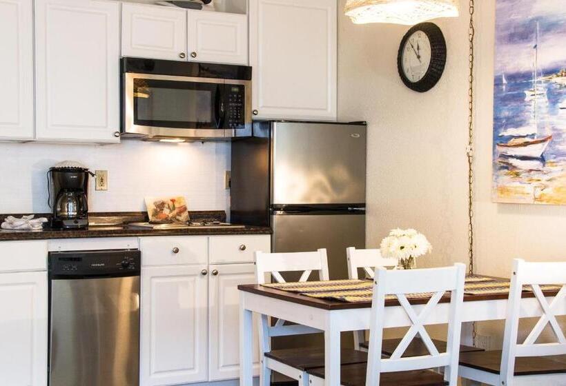 فندق على الطريق Beachcomber Resort