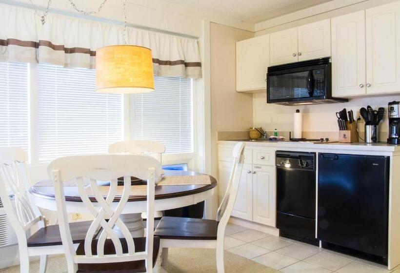 فندق على الطريق Beachcomber Resort