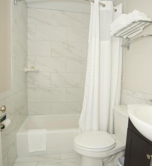 فندق على الطريق Belknap Point Inn