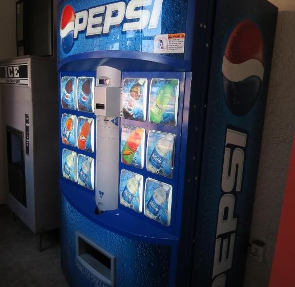 فندق على الطريق Rodeway Inn