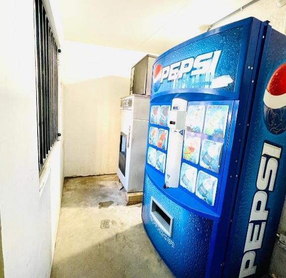 فندق على الطريق Rodeway Inn