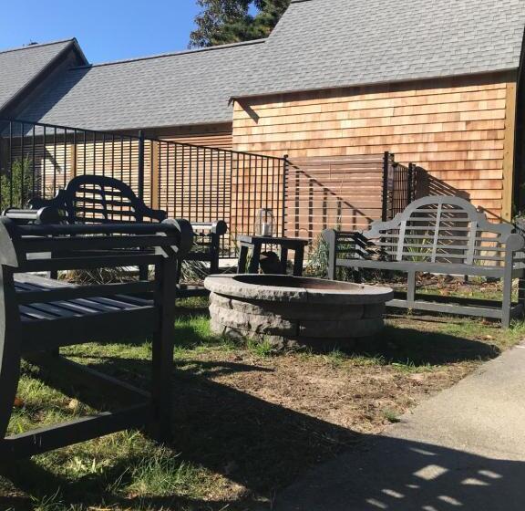 مُتل Cape Cod Veranda