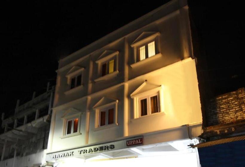 Itsy Hotels Royal Monarch