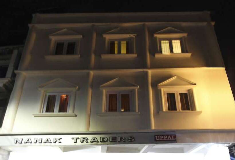 Itsy Hotels Royal Monarch