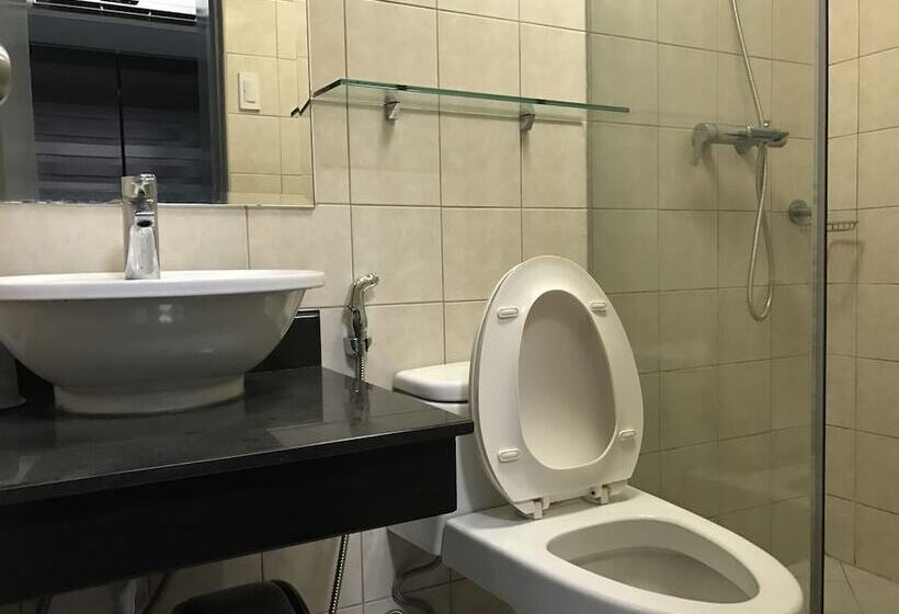 3br Unit At Bgc Forbeswood Parklane