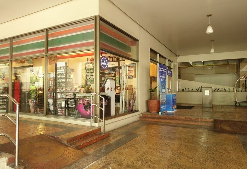 3br Unit At Bgc Forbeswood Parklane