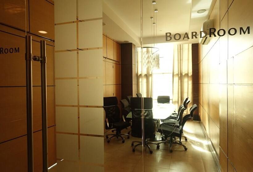 3br Unit At Bgc Forbeswood Parklane