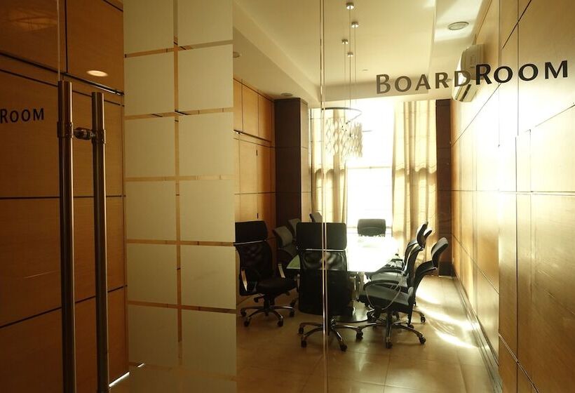 3br Unit At Bgc Forbeswood Parklane