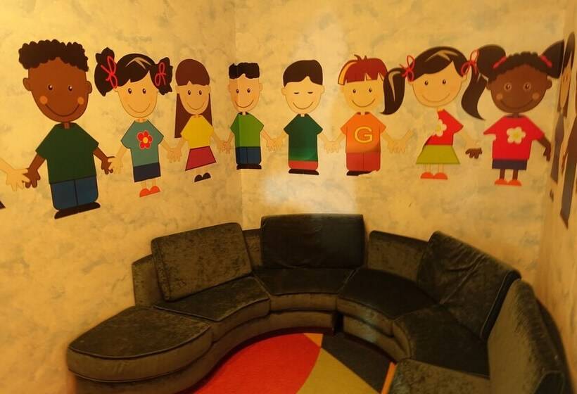 3br Unit At Bgc Forbeswood Parklane