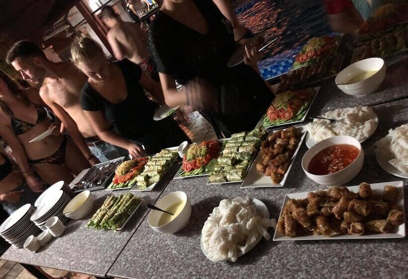 Nana Backpacker Hostel