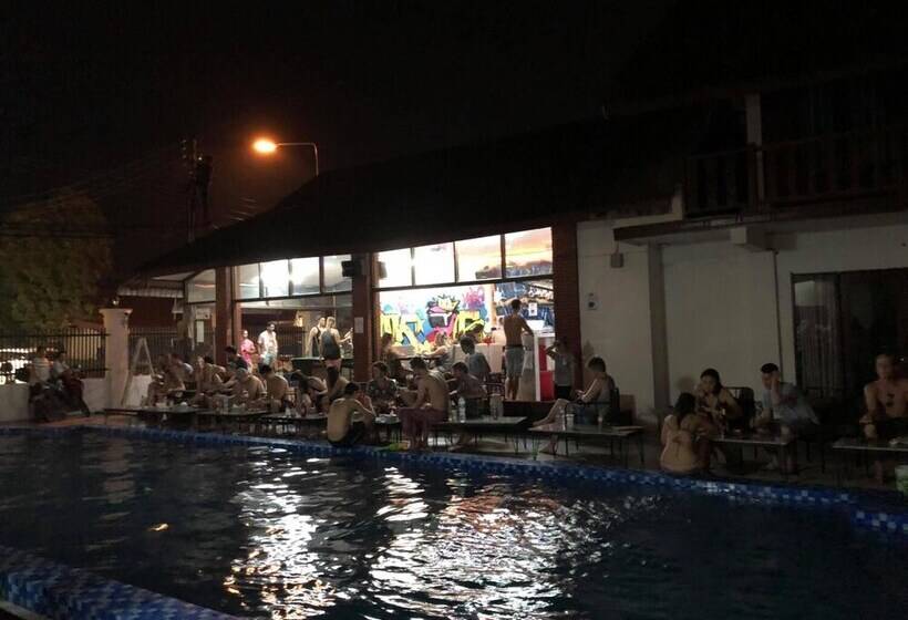 Nana Backpacker Hostel