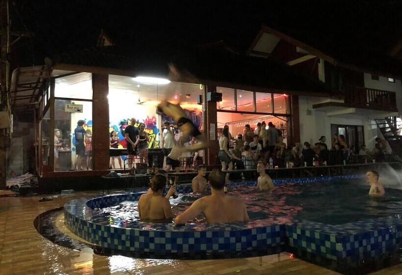 Nana Backpacker Hostel