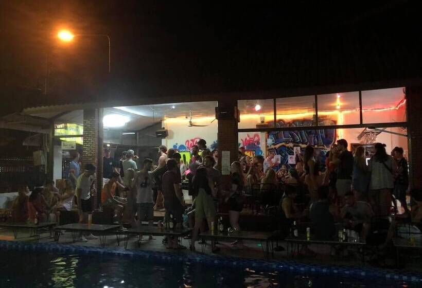 Nana Backpacker Hostel