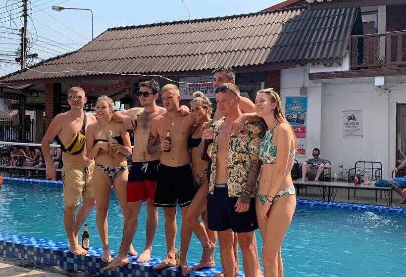 Nana Backpacker Hostel