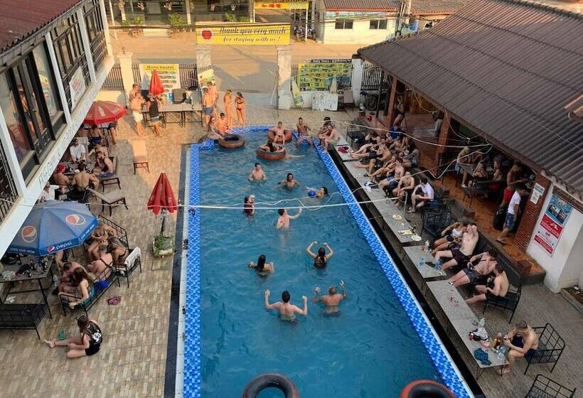 Nana Backpacker Hostel