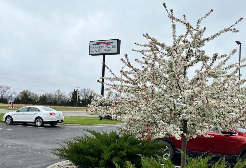 Garnett Hotel & Rv Park