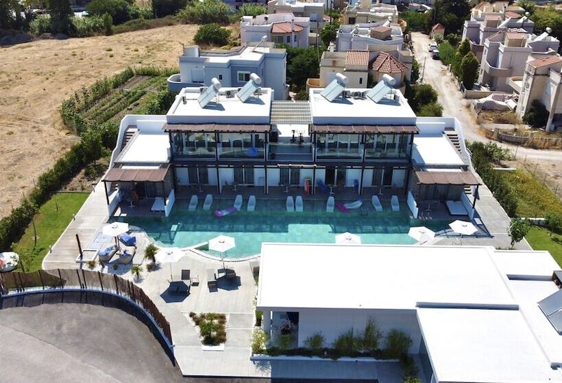 فندق Nama Retreat