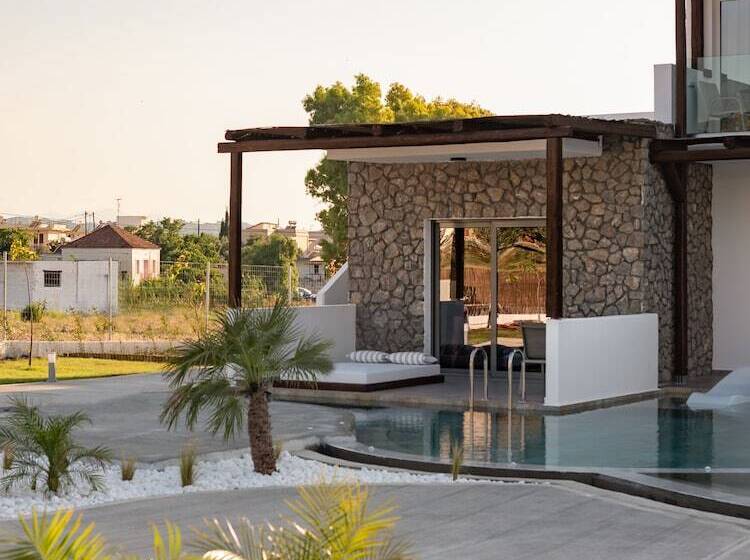 فندق Nama Retreat