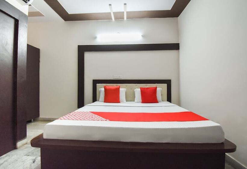 בית מלון כפרי Oyo 48899  V Seven