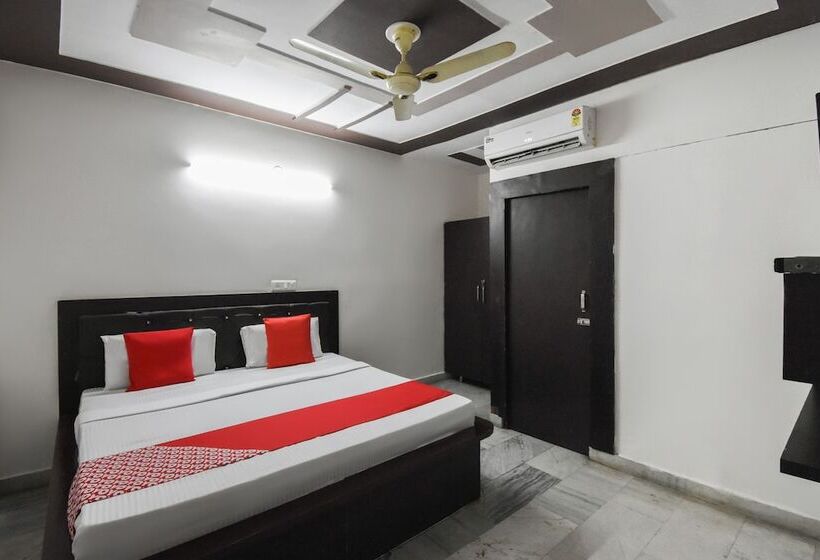 فندق Oyo 48899  V Seven