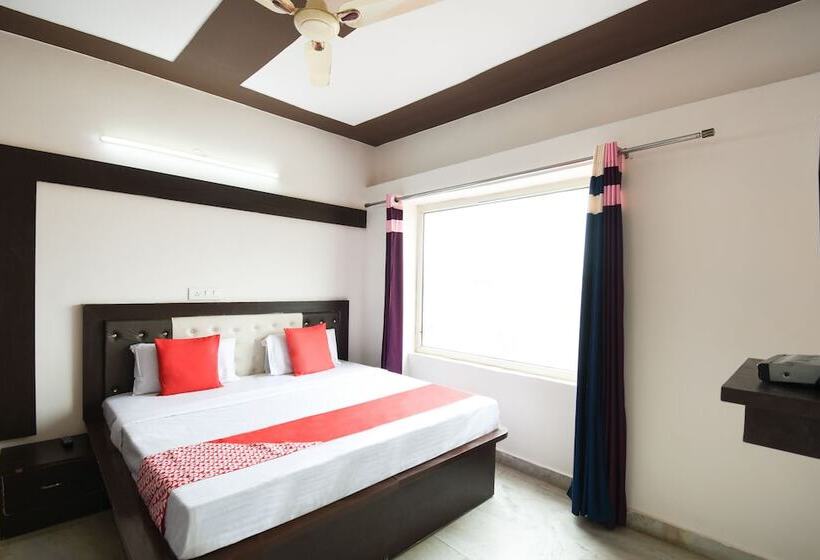 בית מלון כפרי Oyo 48899  V Seven