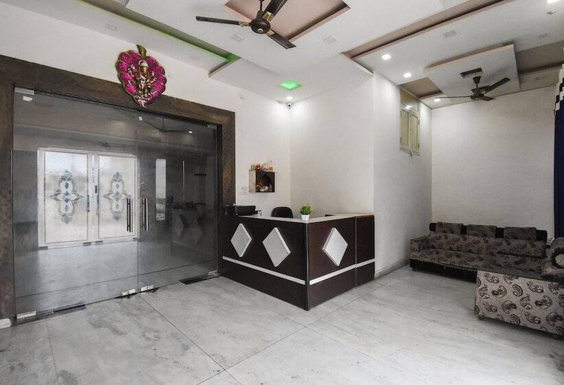 בית מלון כפרי Oyo 48899  V Seven