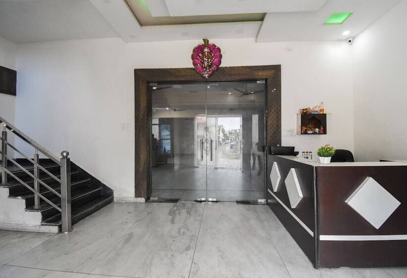 בית מלון כפרי Oyo 48899  V Seven