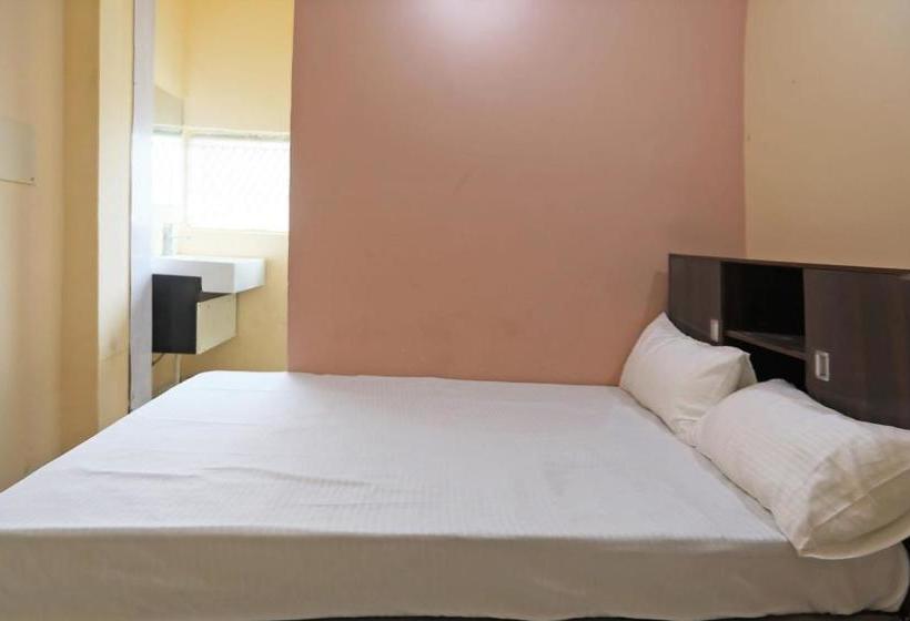Hotel Spot On 48329 Deluxe Inn