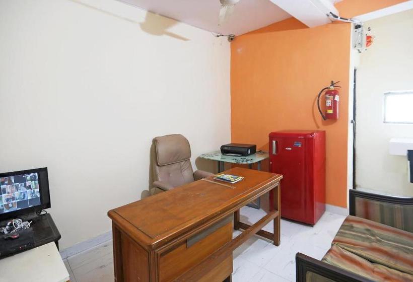 Hotel Spot On 48329 Deluxe Inn