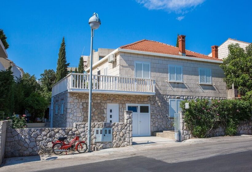 פנסיון Aida Apartments And Rooms