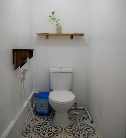 پانسیون Sacred Lotus   Vegan Café X Hostel