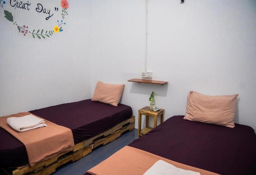 پانسیون Sacred Lotus   Vegan Café X Hostel